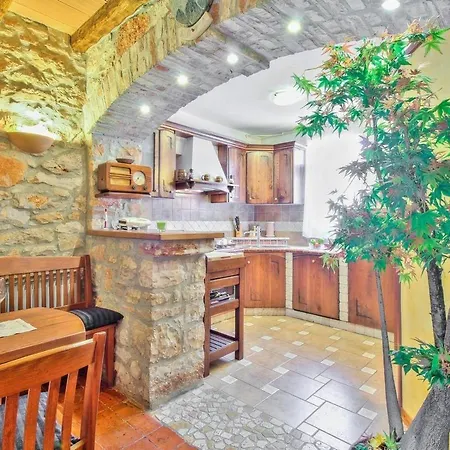 Casa de hóspedes Rota 3*